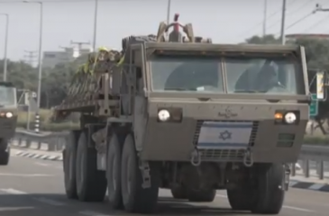 قافلة إسرائيلية تنقل ذخيرة قرب حدود غزة